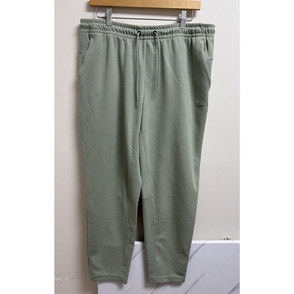 Nike Dri-FIT Men’s Jogger Sweatpants Green Size Large L Tapered Fit Pockets - Picture 1 of 6